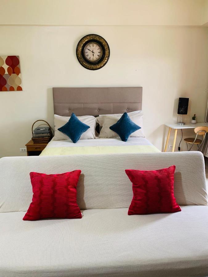 One Palm Tree Villas Condominium - Studio 2Nd Fl With Balcony - Across Terminal 3 Airport Pasay Exterior foto
