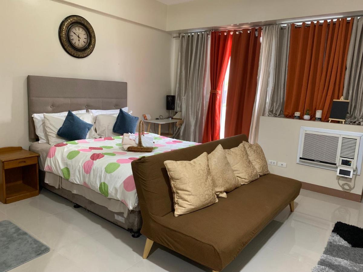 One Palm Tree Villas Condominium - Studio 2Nd Fl With Balcony - Across Terminal 3 Airport Pasay Exterior foto