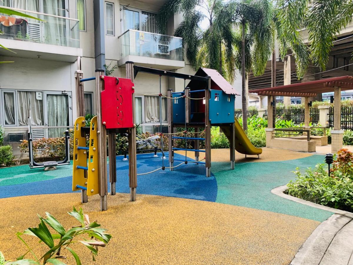 One Palm Tree Villas Condominium - Studio 2Nd Fl With Balcony - Across Terminal 3 Airport Pasay Exterior foto