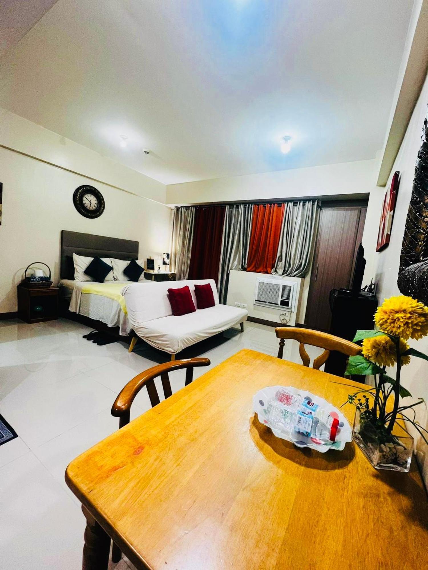 One Palm Tree Villas Condominium - Studio 2Nd Fl With Balcony - Across Terminal 3 Airport Pasay Exterior foto