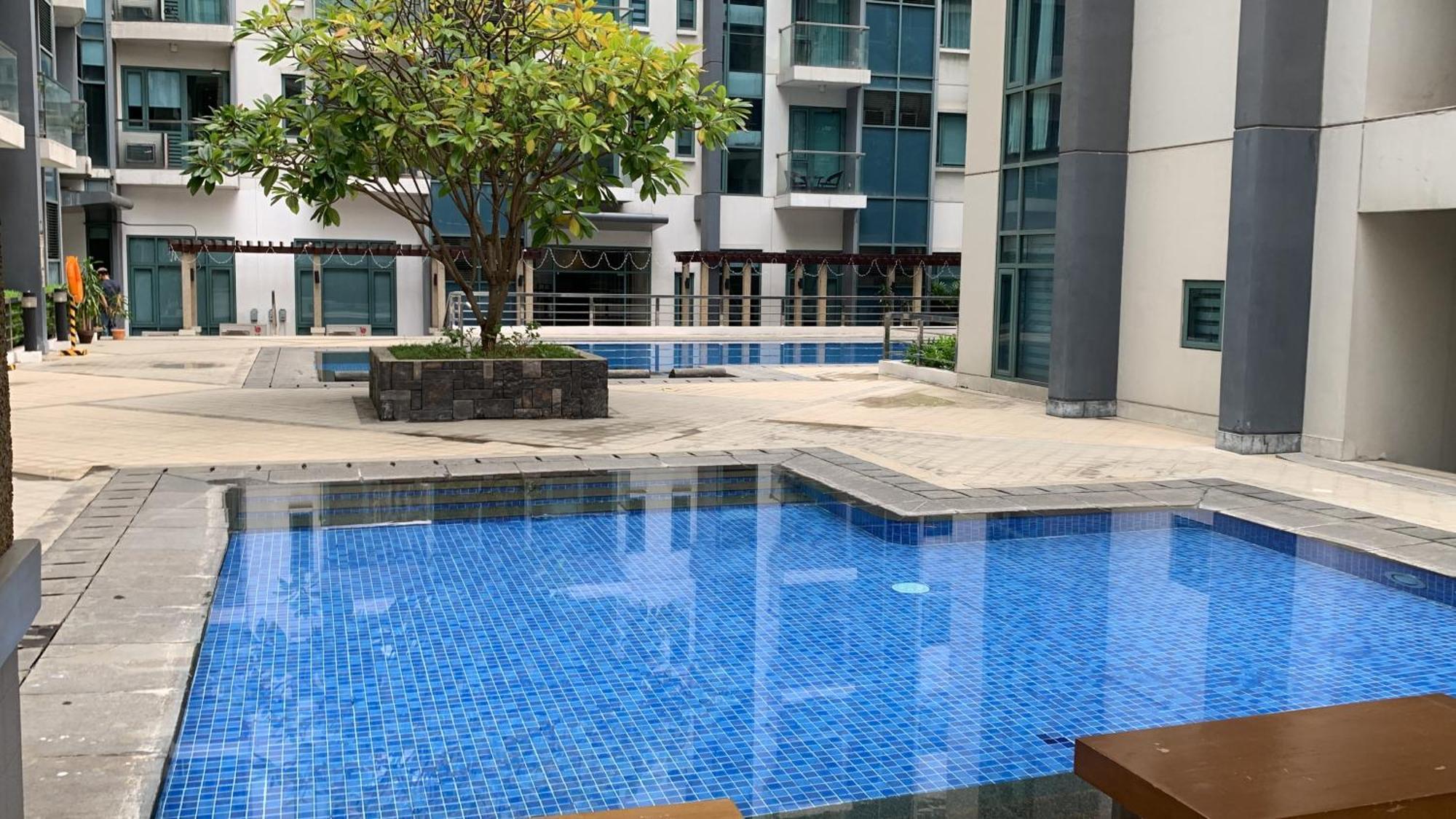 One Palm Tree Villas Condominium - Studio 2Nd Fl With Balcony - Across Terminal 3 Airport Pasay Exterior foto