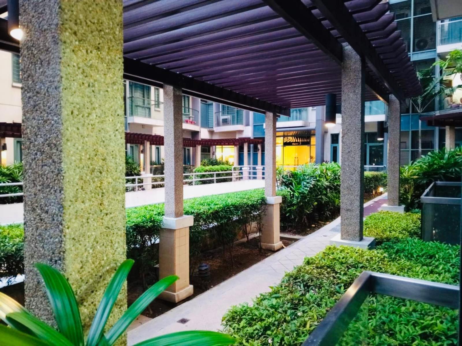 One Palm Tree Villas Condominium - Studio 2Nd Fl With Balcony - Across Terminal 3 Airport Pasay Exterior foto