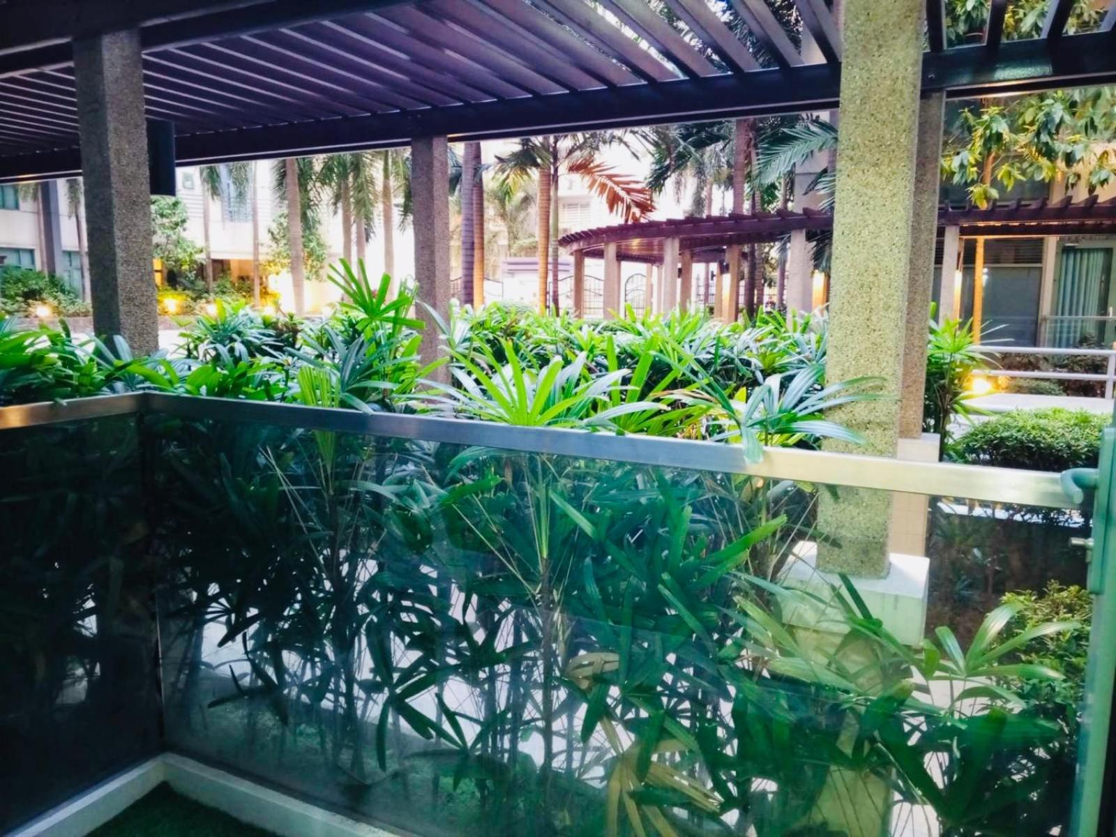One Palm Tree Villas Condominium - Studio 2Nd Fl With Balcony - Across Terminal 3 Airport Pasay Exterior foto