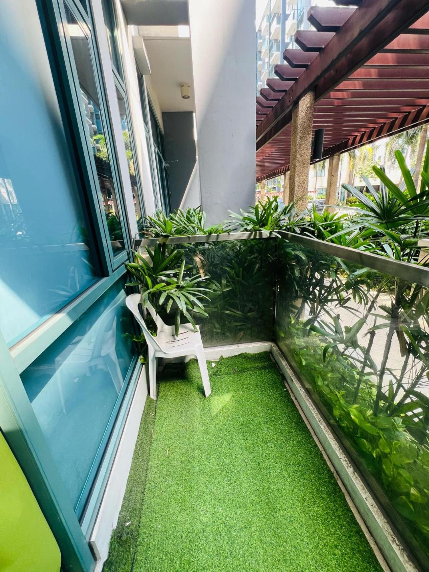 One Palm Tree Villas Condominium - Studio 2Nd Fl With Balcony - Across Terminal 3 Airport Pasay Exterior foto