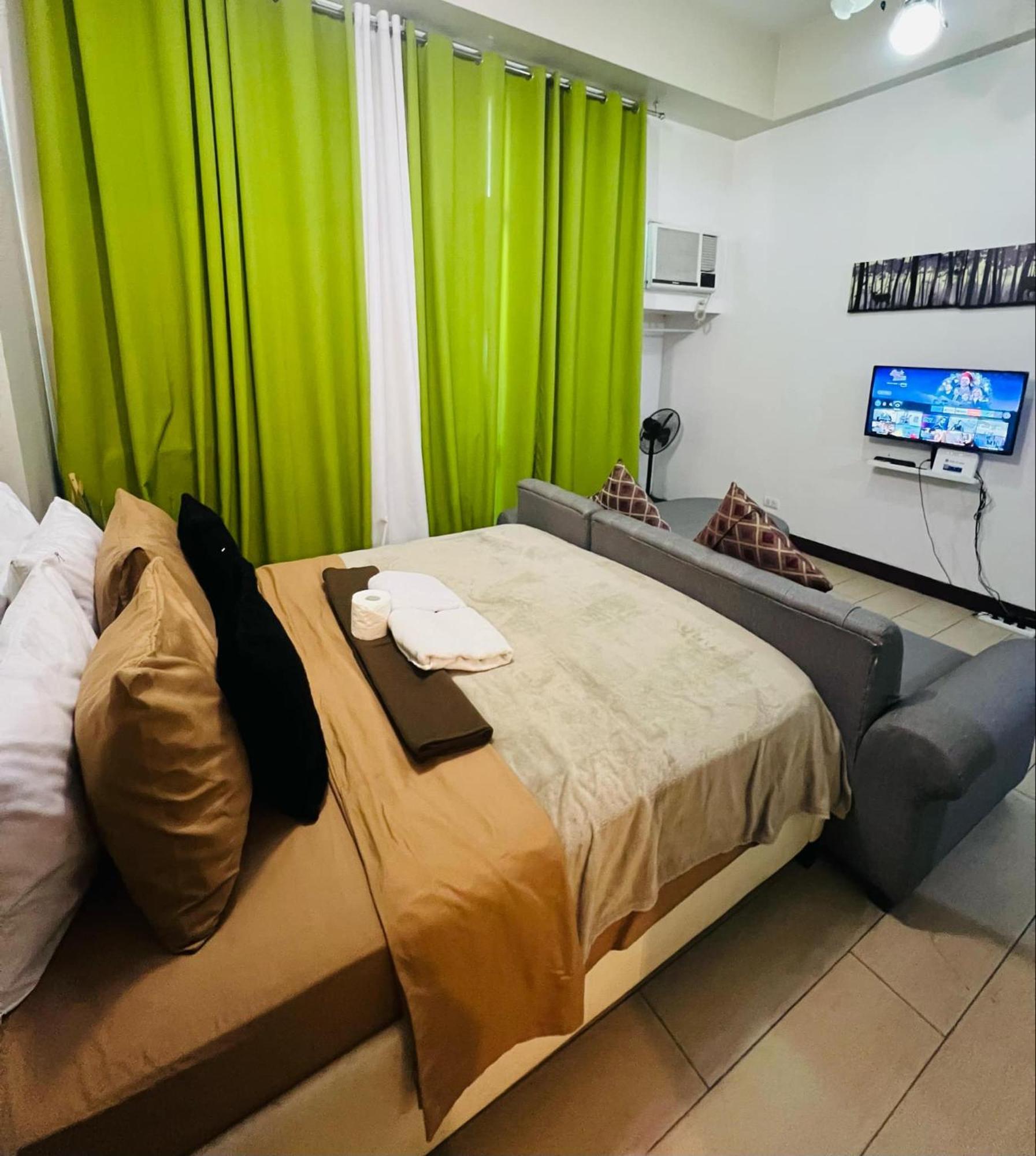 One Palm Tree Villas Condominium - Studio 2Nd Fl With Balcony - Across Terminal 3 Airport Pasay Exterior foto