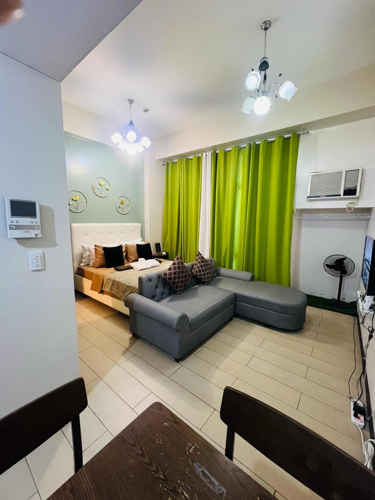 One Palm Tree Villas Condominium - Studio 2Nd Fl With Balcony - Across Terminal 3 Airport Pasay Exterior foto