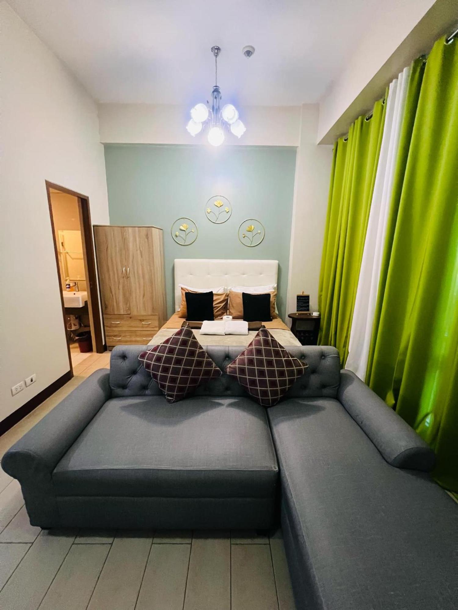 One Palm Tree Villas Condominium - Studio 2Nd Fl With Balcony - Across Terminal 3 Airport Pasay Exterior foto